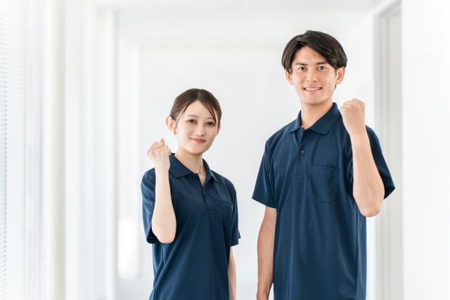 作業着の男女